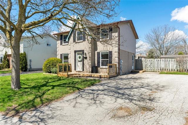 58 Upton Crescent, House detached with 3 bedrooms, 2 bathrooms and 3 parking in Guelph ON | Image 1