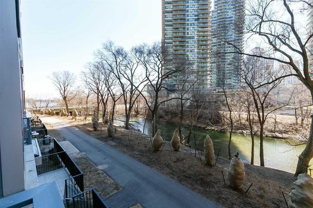 Th 6 - 2220 Lake Shore Blvd W, Condo with 2 bedrooms, 3 bathrooms and 1 parking in Toronto ON | Image 5