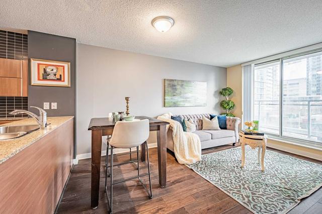 308 - 11 Brunel Crt, Condo with 1 bedrooms, 1 bathrooms and 1 parking in Toronto ON | Image 2