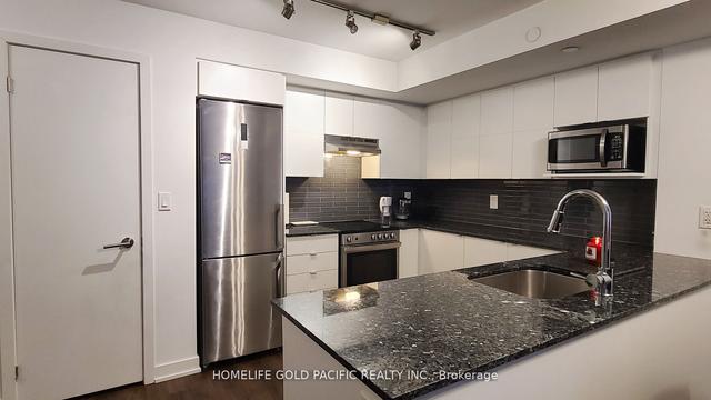 th-10 - 106 Varna Dr, Townhouse with 2 bedrooms, 3 bathrooms and 1 parking in Toronto ON | Image 4