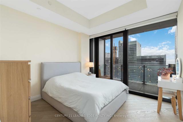 4004 - 224 King St W, Condo with 2 bedrooms, 2 bathrooms and 1 parking in Toronto ON | Image 2