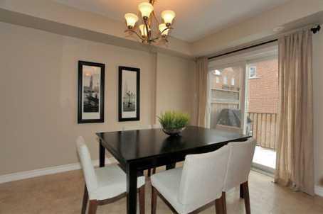 130 Park St E, Townhouse with 3 bedrooms, 4 bathrooms and 2 parking in Mississauga ON | Image 4