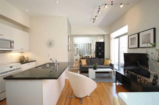 3 - 1388 Bloor St W, Townhouse with 2 bedrooms, 2 bathrooms and 1 parking in Toronto ON | Image 26