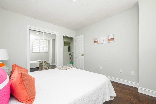 1401 - 340 Dixon Rd, Condo with 2 bedrooms, 1 bathrooms and 1 parking in Toronto ON | Image 21