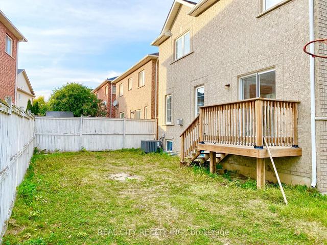 upper - 2 Wandering Trail Dr, House detached with 4 bedrooms, 3 bathrooms and 3 parking in Brampton ON | Image 31