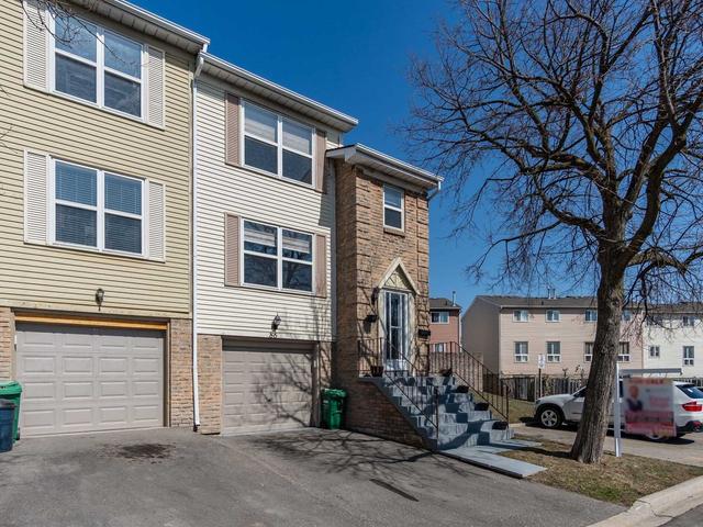 86 Morley Cres, Townhouse with 3 bedrooms, 2 bathrooms and 2 parking in Brampton ON | Image 12