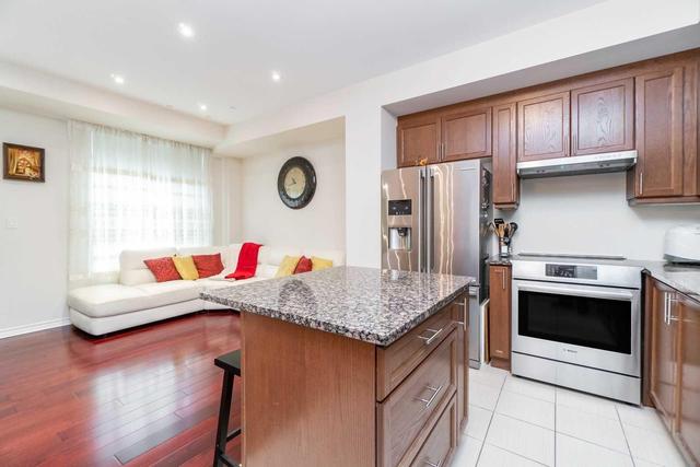 74 - 23 Applewood Lane, Townhouse with 3 bedrooms, 3 bathrooms and 1 parking in Toronto ON | Image 2