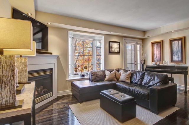 128 Park St E, Townhouse with 3 bedrooms, 4 bathrooms and 3 parking in Mississauga ON | Image 17
