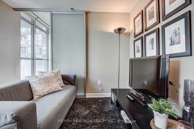 2004 - 375 King St W, Condo with 1 bedrooms, 1 bathrooms and 0 parking in Toronto ON | Image 2
