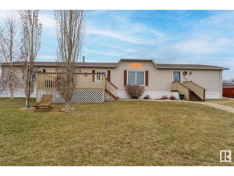 3200 Lakewood Cl Nw, Home with 3 bedrooms, 2 bathrooms and 2 parking in Edmonton AB | Card Image