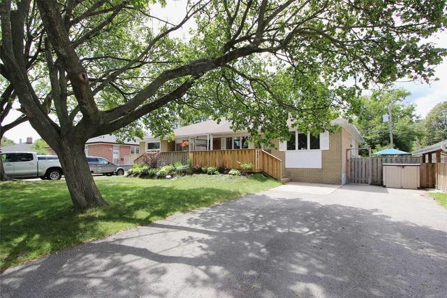 24 Tulloch Dr, House semidetached with 3 bedrooms, 1 bathrooms and 1 parking in Ajax ON | Image 1