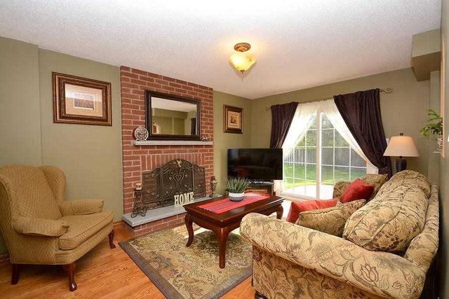 4151 Prince George Ave, House detached with 4 bedrooms, 3 bathrooms and 6 parking in Mississauga ON | Image 3