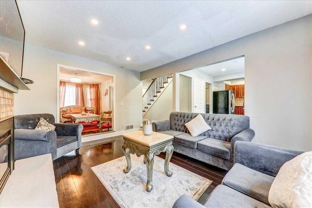 12 Kingsway Gate, House detached with 4 bedrooms, 4 bathrooms and 5 parking in Clarington ON | Image 3