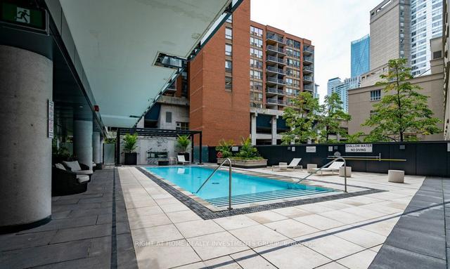 1010 - 2a Church St, Condo with 2 bedrooms, 2 bathrooms and 1 parking in Toronto ON | Image 20