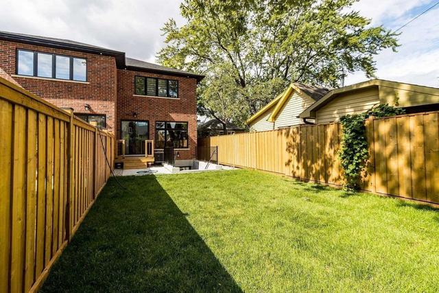 37b Pine Ave N, House semidetached with 4 bedrooms, 4 bathrooms and 3 parking in Mississauga ON | Image 27