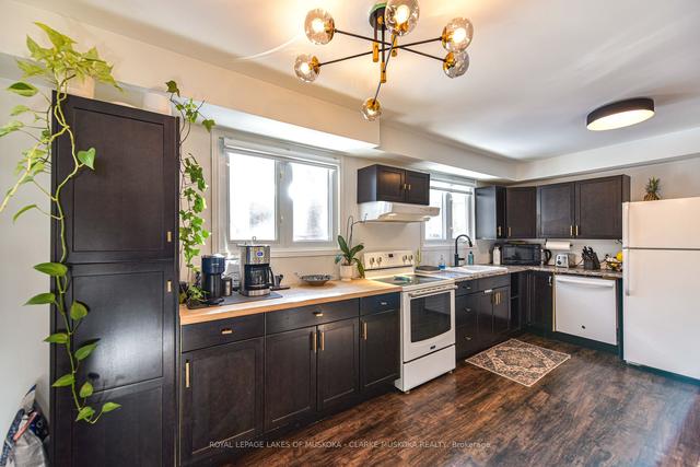 8 Moonstone Cres, House detached with 2 bedrooms, 3 bathrooms and 12 parking in Oro Medonte ON | Image 9