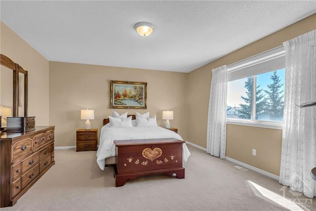 1000 Serenity Avenue, House detached with 4 bedrooms, 3 bathrooms and 5 parking in Ottawa ON | Image 15