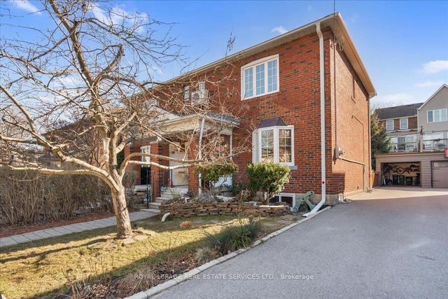 41 Elvina Gdns, House semidetached with 3 bedrooms, 2 bathrooms and 4 parking in Toronto ON | Image 1