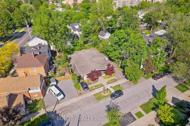 114 Queen St, House detached with 3 bedrooms, 2 bathrooms and 8 parking in St. Catharines ON | Image 32