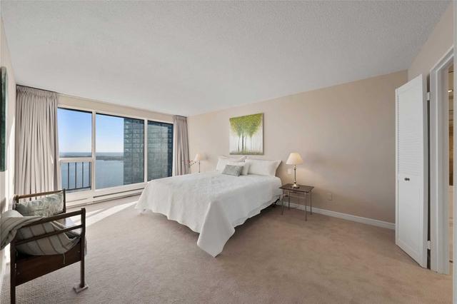 2508 - 65 Harbour Sq, Condo with 2 bedrooms, 2 bathrooms and 1 parking in Toronto ON | Image 6