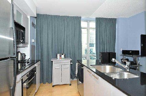 lph 12 - 36 Blue Jays Way, Condo with 2 bedrooms, 3 bathrooms and 1 parking in Toronto ON | Image 7