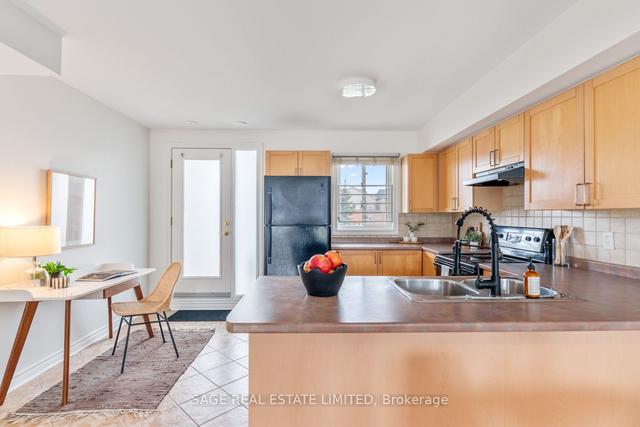 36 Connolly St, Townhouse with 2 bedrooms, 1 bathrooms and 1 parking in Toronto ON | Image 6