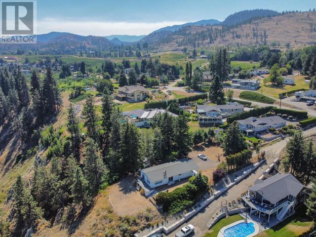694 Pineview Drive, House detached with 3 bedrooms, 1 bathrooms and 6 parking in Okanagan Similkameen I BC | Image 4
