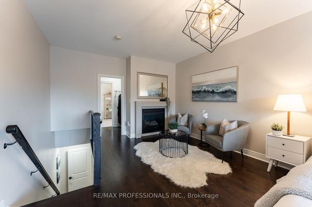 66 Lobo Mews, House attached with 3 bedrooms, 2 bathrooms and 2 parking in Toronto ON | Image 22