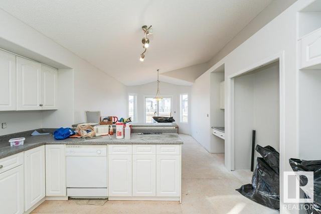7314 166a Av Nw, House detached with 3 bedrooms, 2 bathrooms and null parking in Edmonton AB | Image 17