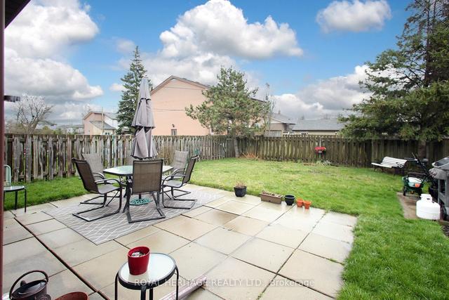 619 Perry Cres, House semidetached with 3 bedrooms, 2 bathrooms and 4 parking in Oshawa ON | Image 14