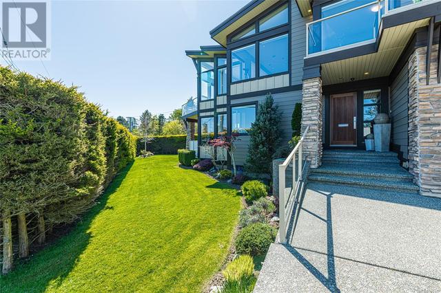 10364 Allbay Rd, House detached with 4 bedrooms, 3 bathrooms and 6 parking in Sidney BC | Image 31