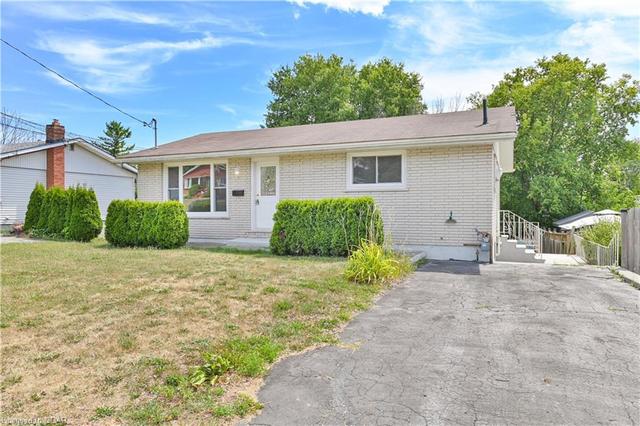 5 Kidd Avenue, House detached with 4 bedrooms, 1 bathrooms and 2 parking in Quinte West ON | Image 1