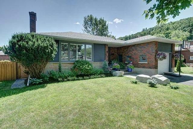 23 West Hampton Rd, House detached with 3 bedrooms, 2 bathrooms and 5 parking in St. Catharines ON | Card Image