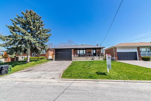 42 Mangrove Rd, House detached with 3 bedrooms, 2 bathrooms and 6 parking in Toronto ON | Image 1