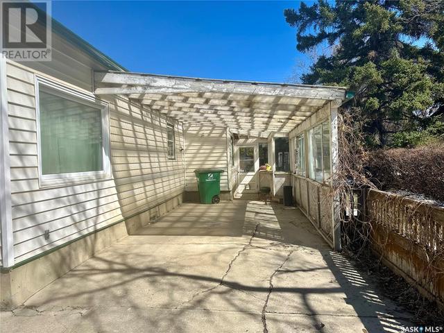 802 Gray Avenue, House detached with 3 bedrooms, 1 bathrooms and null parking in Saskatoon SK | Image 2
