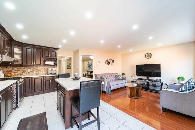 9 Lauraglen Cres, House detached with 4 bedrooms, 4 bathrooms and 6 parking in Brampton ON | Image 5