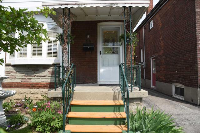 39 Sibley Ave, House detached with 2 bedrooms, 2 bathrooms and 1 parking in Toronto ON | Image 23