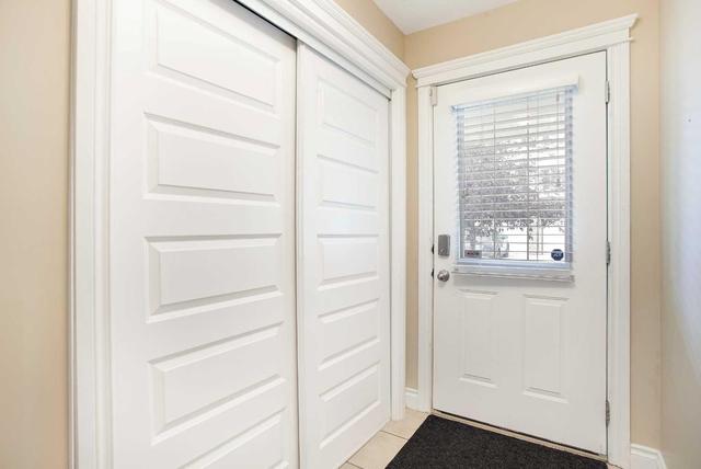 71 Cougar Ridge Mews Sw, Home with 2 bedrooms, 1 bathrooms and 2 parking in Calgary AB | Image 3