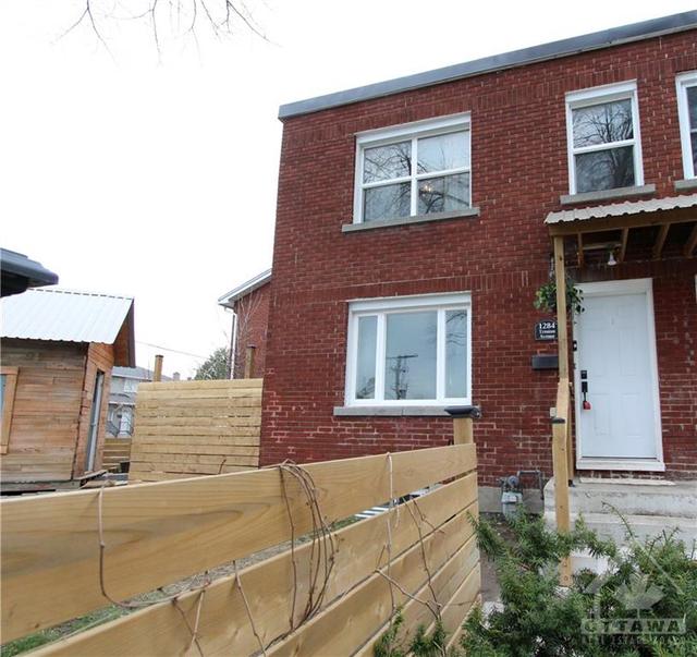 1284 Trenton Avenue, Home with 3 bedrooms, 1 bathrooms and 1 parking in Ottawa ON | Image 1