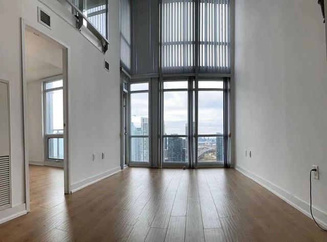 3701 - 15 Fort York Blvd, Condo with 2 bedrooms, 2 bathrooms and 1 parking in Toronto ON | Image 2