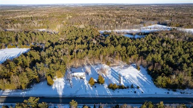 32386 41 Highway, House detached with 3 bedrooms, 2 bathrooms and 6 parking in Bonnechere Valley ON | Image 2