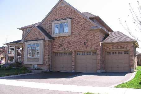 3211 Angel Pass Dr, House detached with 4 bedrooms, 3 bathrooms and 6 parking in Mississauga ON | Image 1