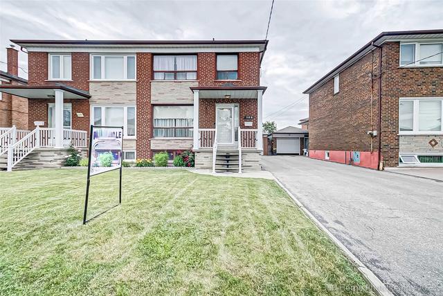 106 Giltspur Dr, House semidetached with 3 bedrooms, 2 bathrooms and 5 parking in Toronto ON | Image 12