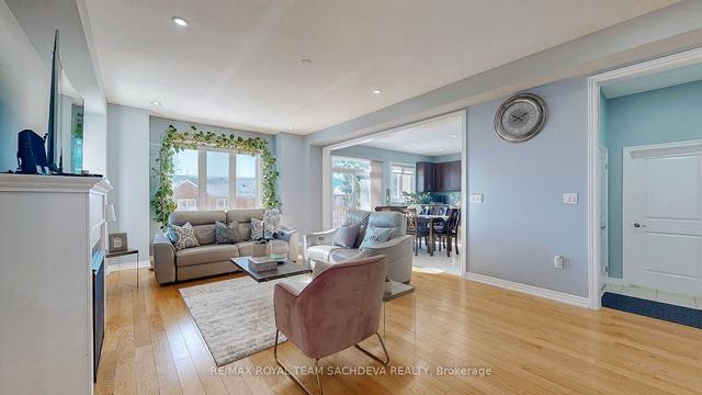 41 Neelands Cres, House detached with 4 bedrooms, 3 bathrooms and 4 parking in Toronto ON | Image 36