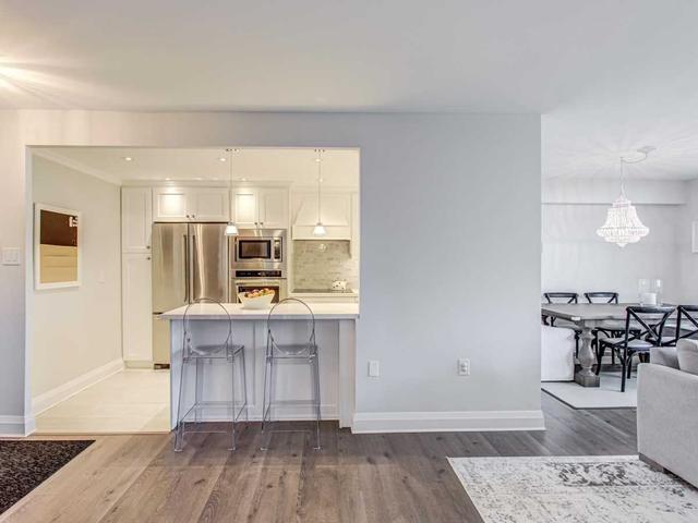 405 - 130 Neptune Dr, Condo with 2 bedrooms, 2 bathrooms and 1 parking in Toronto ON | Image 7