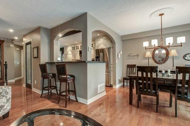 43 Lancewood Cres, Townhouse with 2 bedrooms, 3 bathrooms and 1 parking in Brampton ON | Image 6