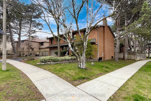 213 Lord Seaton Rd, House detached with 5 bedrooms, 3 bathrooms and 6 parking in Toronto ON | Image 12