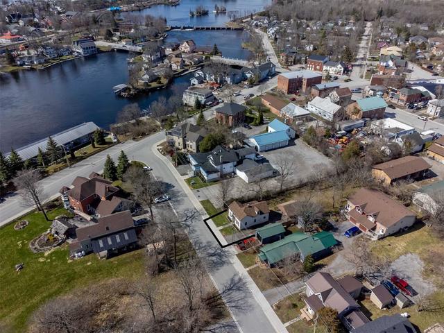 12 Helen St, House detached with 1 bedrooms, 1 bathrooms and 6 parking in Kawartha Lakes ON | Image 12
