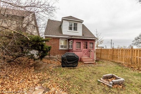 10 Stirling Avenue N, House detached with 4 bedrooms, 1 bathrooms and null parking in Kitchener ON | Image 12