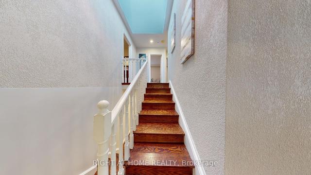 23 Christine Cres, House detached with 4 bedrooms, 4 bathrooms and 4 parking in Toronto ON | Image 13